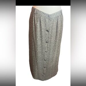 MaxMara Italian silk beautiful button up midi skirt with silver buttons